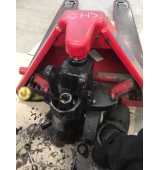 Dịch vụ khắc phục lỗi xe nâng tay bị xì nhớt bơm không lên tại các khu công nghiệp