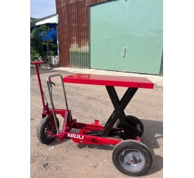 Xe nâng mặt bàn tải 500kg nâng cao 900mm chế bánh lớn mẫu kéo
